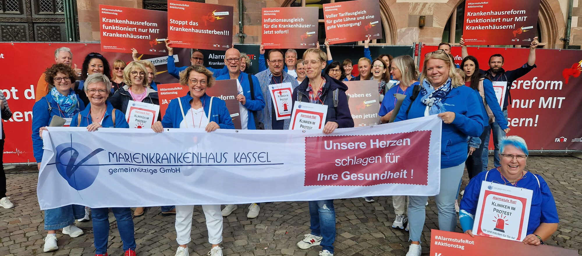 Alarmstufe Rot: Demo gegen „Krankenhaussterben“: Wir waren mit dabei! 